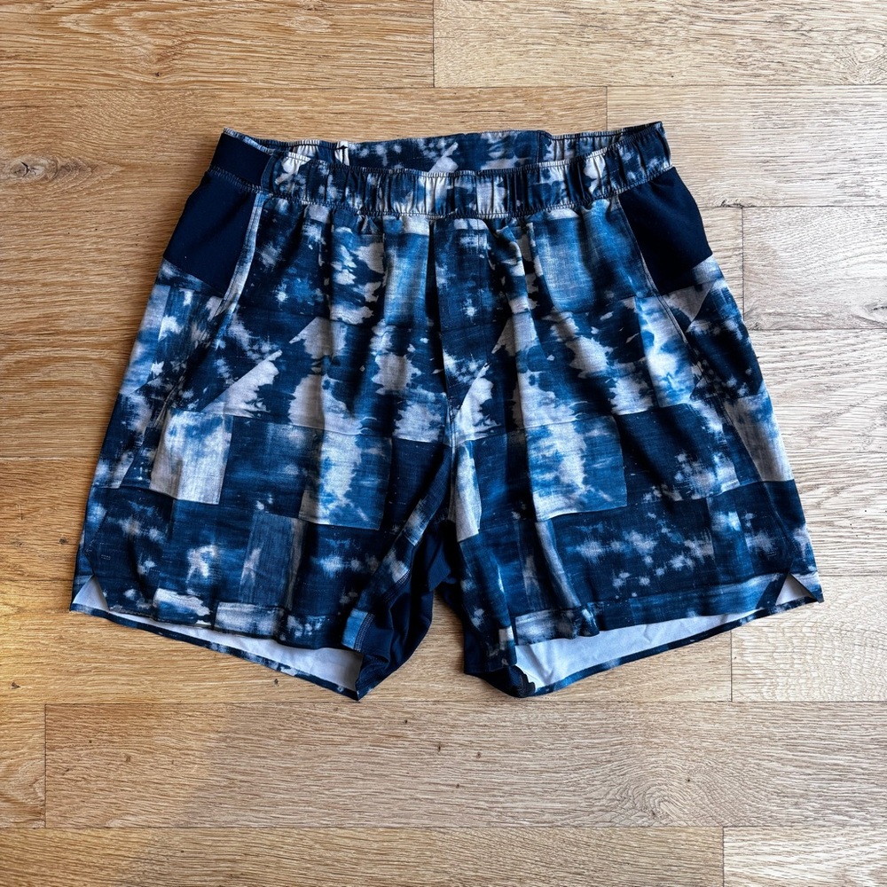 Lululemon Athletica Men's Navy Tie-Dye Athletic Shorts
